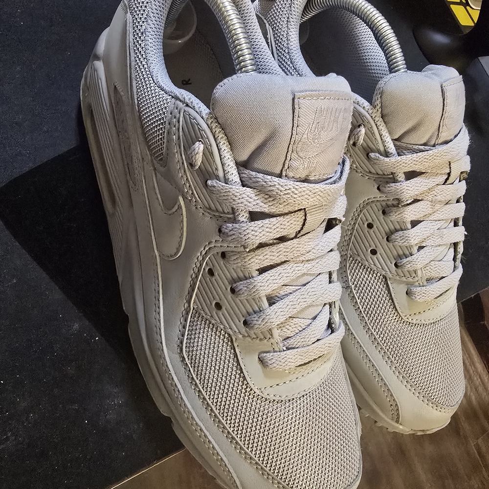 Nike Air Max 90 Wolf Gray Sneakers! 9M - Picture 7 of 8